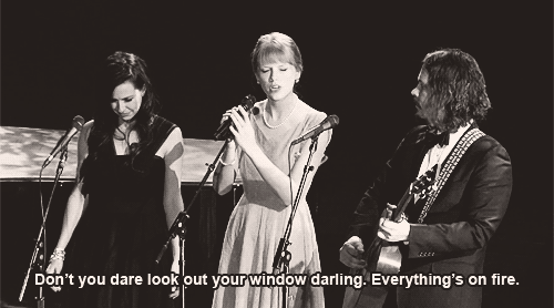 bewitchthemind:First live performance of Taylor Swift and The Civil War’s Safe and Sound [x]
