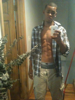 damnboyzinsane:  I want to touch his abs. :) 