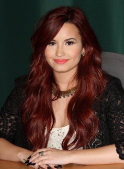 wanderrrlusttt:  dyeing my hair this color. yup.  oh look! i love this color :D