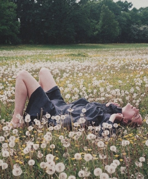 empire-of-the-rain:  satans-little-whore:  ✟Vintage/Grunge✟  empire-of-the-rain.tumblr.com