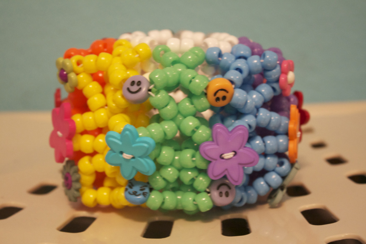 missda1sy:  A “We’re All Mad Here” inspired kandi for a special someone. &lt;3