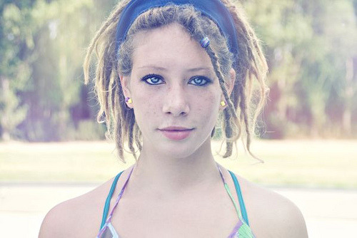 dreadlocksarebeautiful-blog:  But when you smile at the ground it aint hard to tellYou