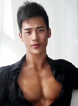 asianmales:  I can’t see his face because i’m focused on his chest.