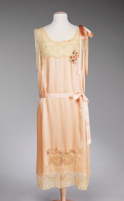 omgthatdress:  Nightgown 1926-1927 The Metropolitan