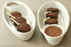 the-absolute-best-posts:  thecakebar: Brownie Pops in Chocolate or Caramel Sauce (recipes) Follow this blog, you will love it on your dashboard  looks hella bomb!