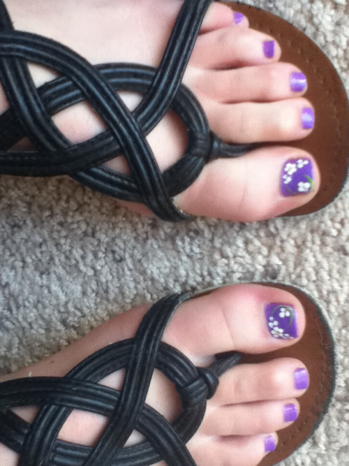 alipoop:I got my toes done with my mom(: