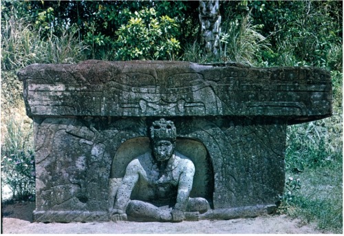 fuckyeahmesoamerica: Olmec Throne, La Venta, Tabasco, Mexico 1000-600 BCE