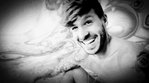 livinginsinisthenewwave:  Vou viver meu proprio destino de forma imperfeita do que viver a imitação da vida de outra pessoa com perfeição… 