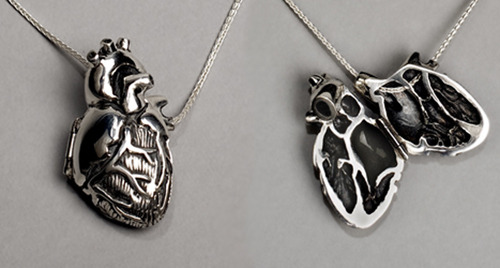 lortaysmith:   anatomically correct heart necklace  GIMMIE 