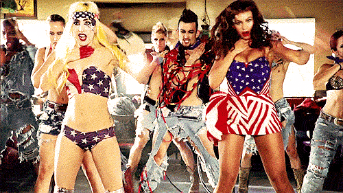 kristenwiiggle:thesejulez:This is what 4th of July is really about. When Gaga and Beyonce posioned a