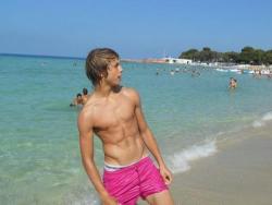 sexyboysandromance:  This is Cody, from “The Suite life of Zack and Cody”  