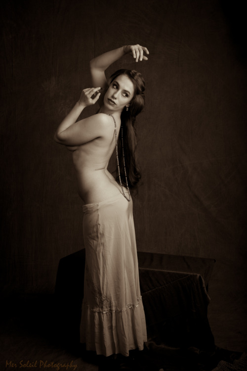 Titania, Jazz Age, Arching. ©Mer Soleil Photography 2012