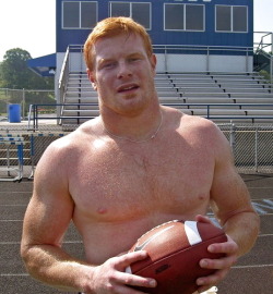 realmenstink:  REDHEADED FOOTBALL STUD…….