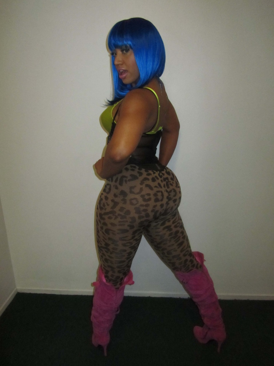 bunzzzman:  Keani Cochelle in a Nicki Minaj style blue wig - Twitter pics @keani_cochelle