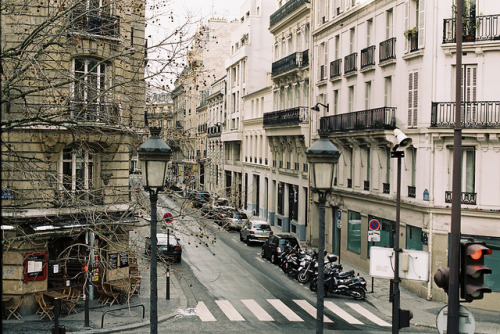 infinite-contradictions: République et ses ruelles by élise esthète on Flickr.