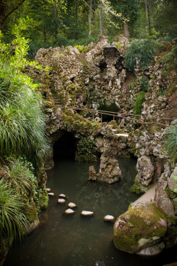 a-l-ancien-regime:Quinta da Regaleira, Garden grotto with waterfall May live a troll there