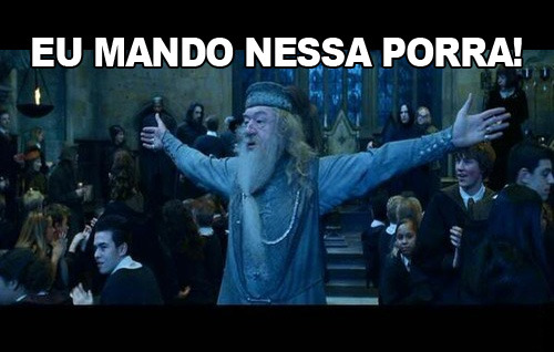 Quando sua mãe sai, e te deixa tomando conta da casa: