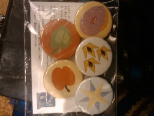 micthemicrophone:  Dear God this is a beautiful thing right here. Jackle and Brae, ill try and mail these out to you soon. And Brae, I’ll get the other thing I got you a bit later. Need to get a box for it.  I need to stop saying I’m gonna draw