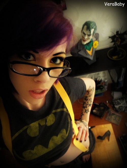 nerdpride:  Why so serious?   01001100