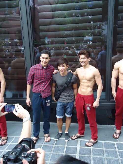 Abercrombie & Fitch came Singapore. porn pictures