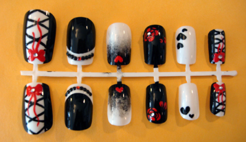 The winner of the Gothic Lolita nails is wentthroughthewardrobe!!! Congrats to the winner, and stay 