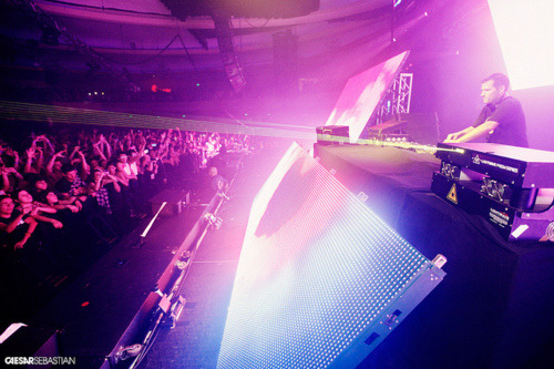 soundwithout-a-name:  Club Fashion Kaskade Music Neon Party Photography Techno - PicShip 