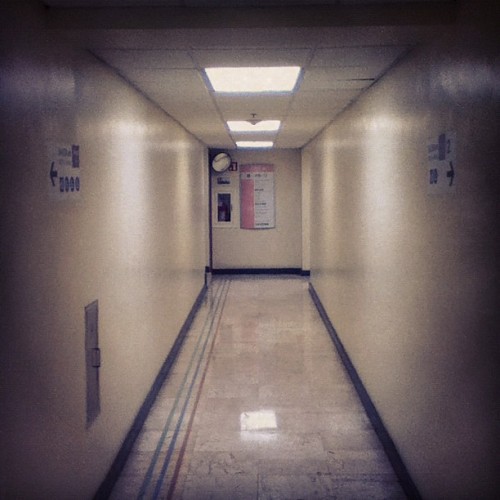 Pasar el Domingo entre los pasillos de un Hospital. (Taken with instagram)