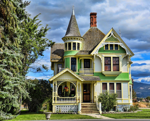 bluepueblo:  Victorian House, Seattle, Washington photo via bizi 