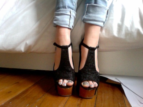 saltymist:  levi-s:  want these shoes!!  (via imgTumble)