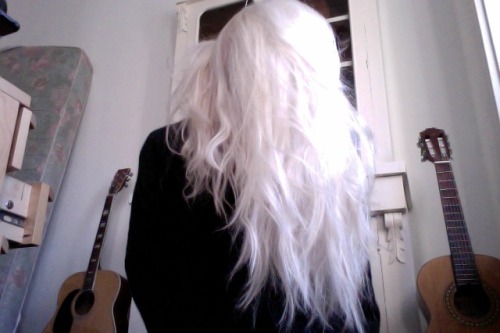 lolihatemyself:  avdunstar:  my hair has a really nice color now it’s really light with some lost lilac pieces which looks kind of retarded but the color is so PRETTY so im going to dye it better tonight and more lilac yay  Dream hair colour 