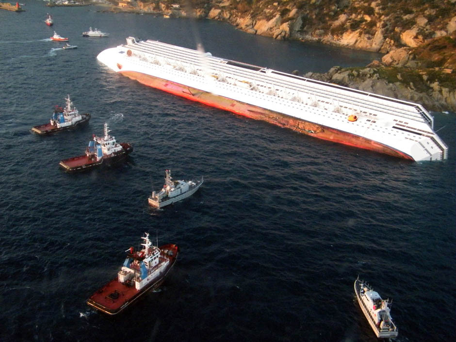 nationalpost:  Striking photos of tragedy in shallow waters as the Costa Concordia