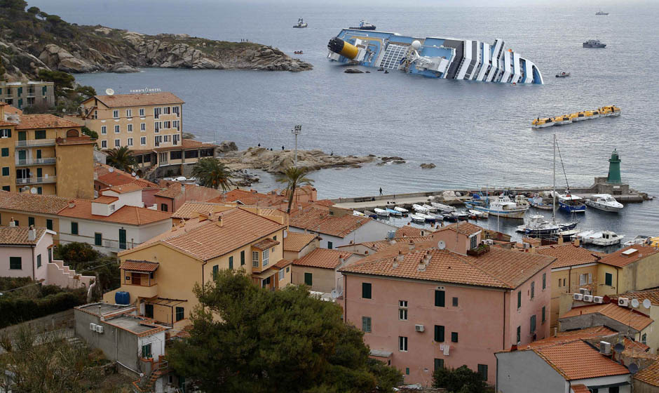 nationalpost:  Striking photos of tragedy in shallow waters as the Costa Concordia