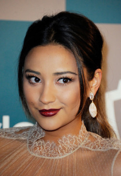 shayloversworld:  Shay Mitchell at the Golden Globes InStyle after party 