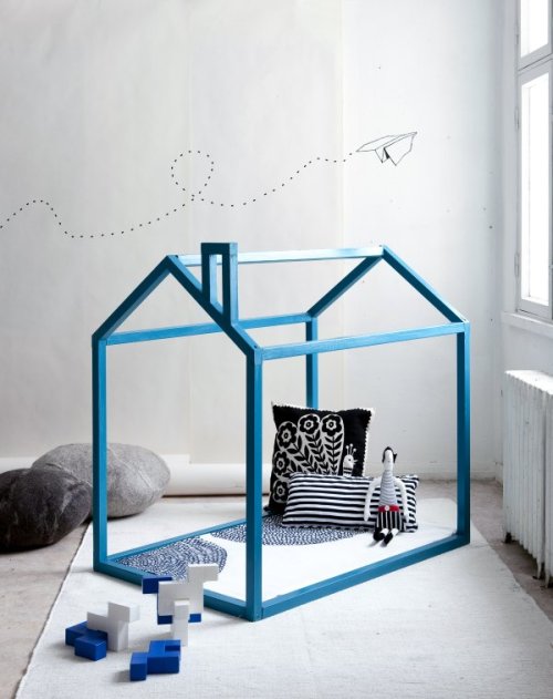 DIY Inspiration. Blue Open Air Dollhouse. Maybe a smaller scale for a real life situation? Jenni Juu