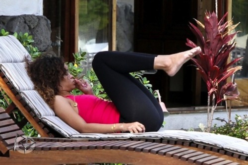  Rihanna got caught getting baked on vacation adult photos