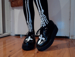 bruised-legs:  my other creepers. yes i suck