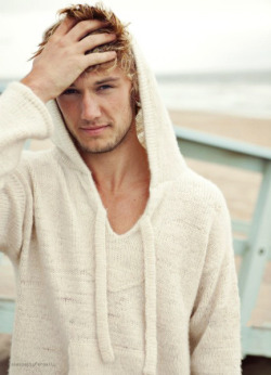 Glamorous-Dreams:  Baby!   I Love Alex Pettyfer 0.0