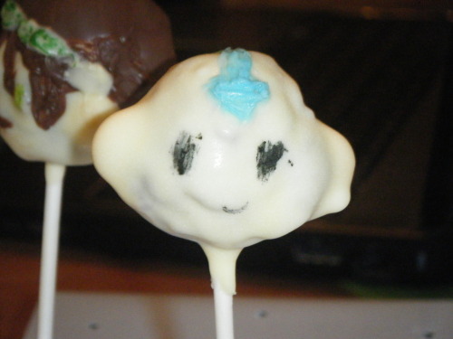 lolbender: unholystagepresence: More cakepops? MORE CAKEPOPS! And this time with Avatar: The La