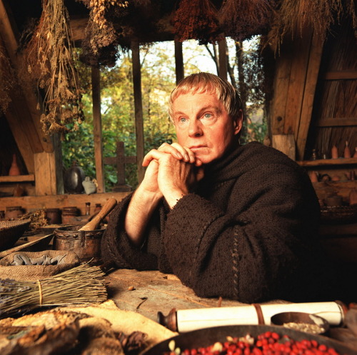 sara-in-the-tardis:My newest obsession:  Cadfael.12-century crime-solving monk.  What could possibly
