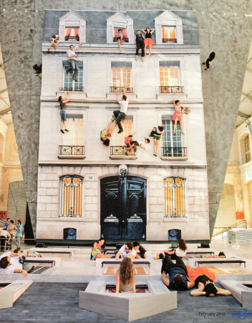 magnolius:  Another cool optical illusion installation by Argentinian artist Leandro Erlich. This on