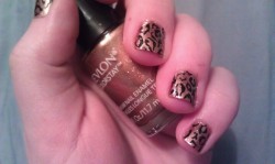 snickerz27:  Little animals on my nails.