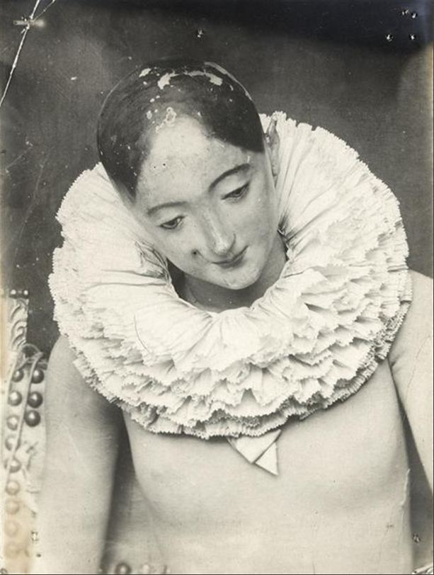 muscavomitoria:  François Brunery - Mannequin d’atelier en bois avec une collerette,