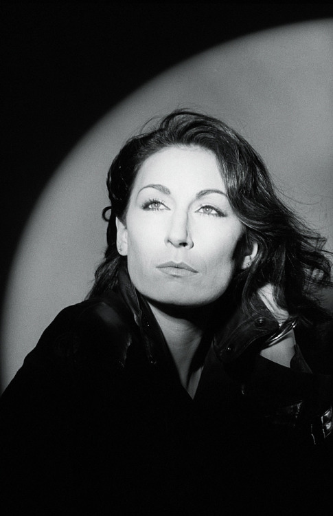 cinemaemcena:  Anjelica Huston. 