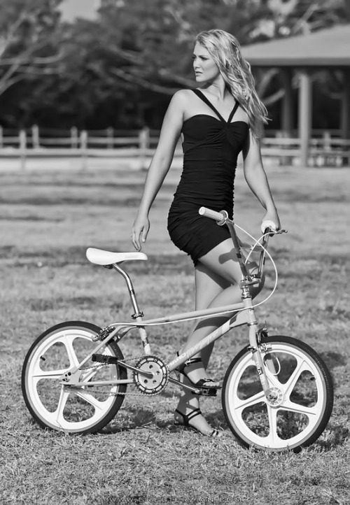 etoystk: Chicks and Bikes - (不明なタイトル)