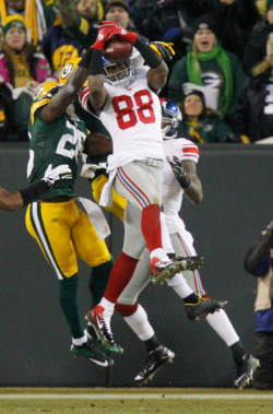 sportsdynasty:  Hakeem Nicks hail mary touchdown catch, against the Greenbay Packers in the divisional round of the playoffs. The Giants won 37-20. 