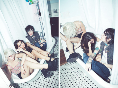 Indie bathtub sesh. Photgraphed by William Manning.