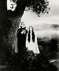 Bela Lugosi and Carroll Borland in Mark of