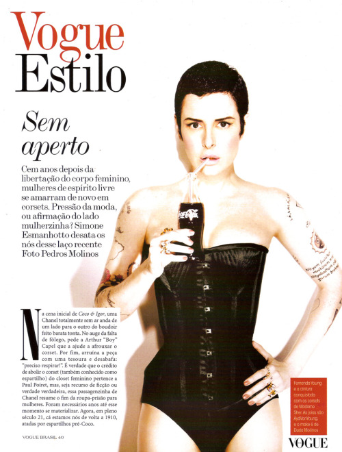 dalilaemfuria:- Fernanda Young na matéria sobre espartilhos da Vogue Brasil de Julho de 2010.Fernand