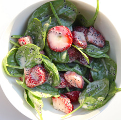 dietcokeandasmoke:  baby spinach strawberry