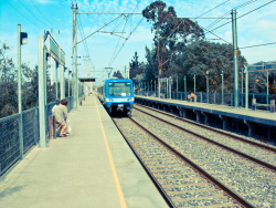 wandering-wayfarer:  Metro Valparaiso - Chile